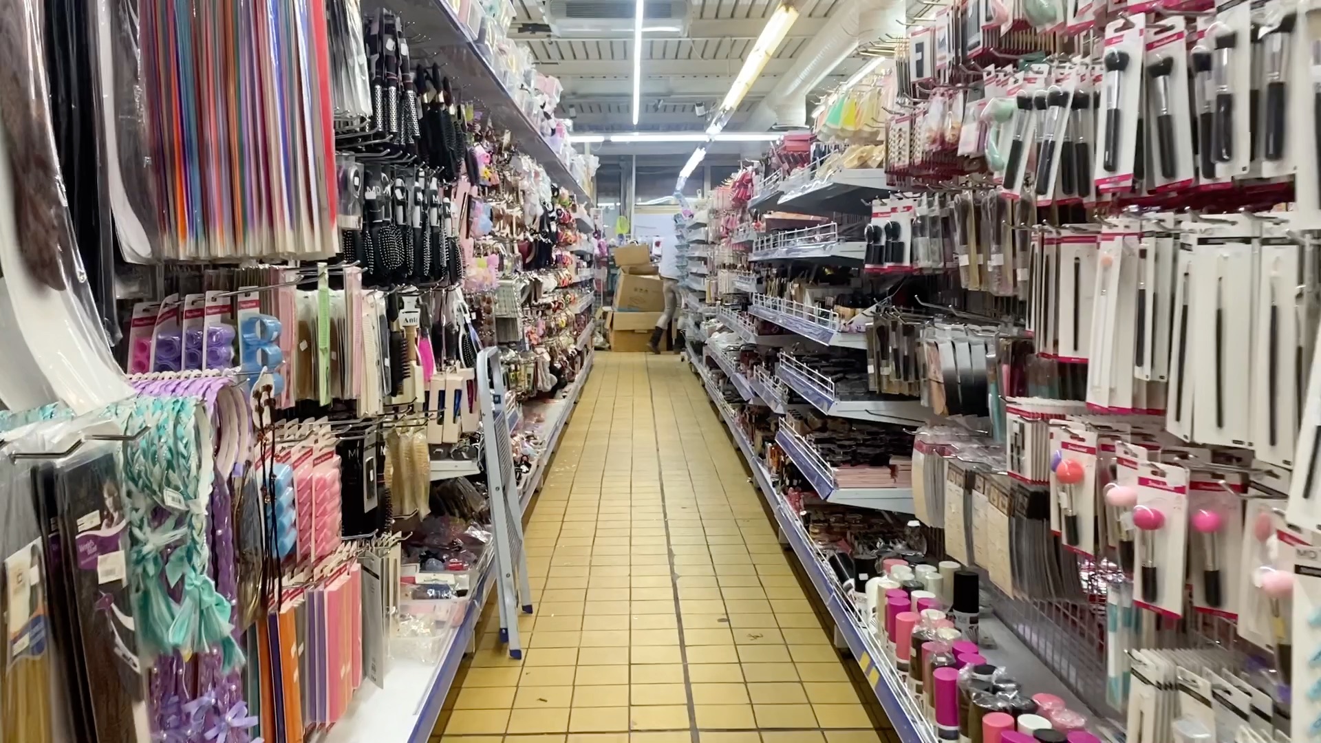 探訪匈牙利最全面的中國日用品百貨店